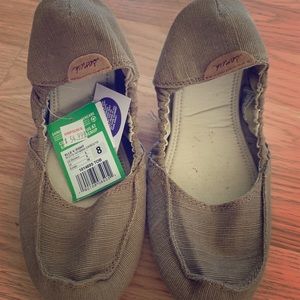 Sanuks NWT